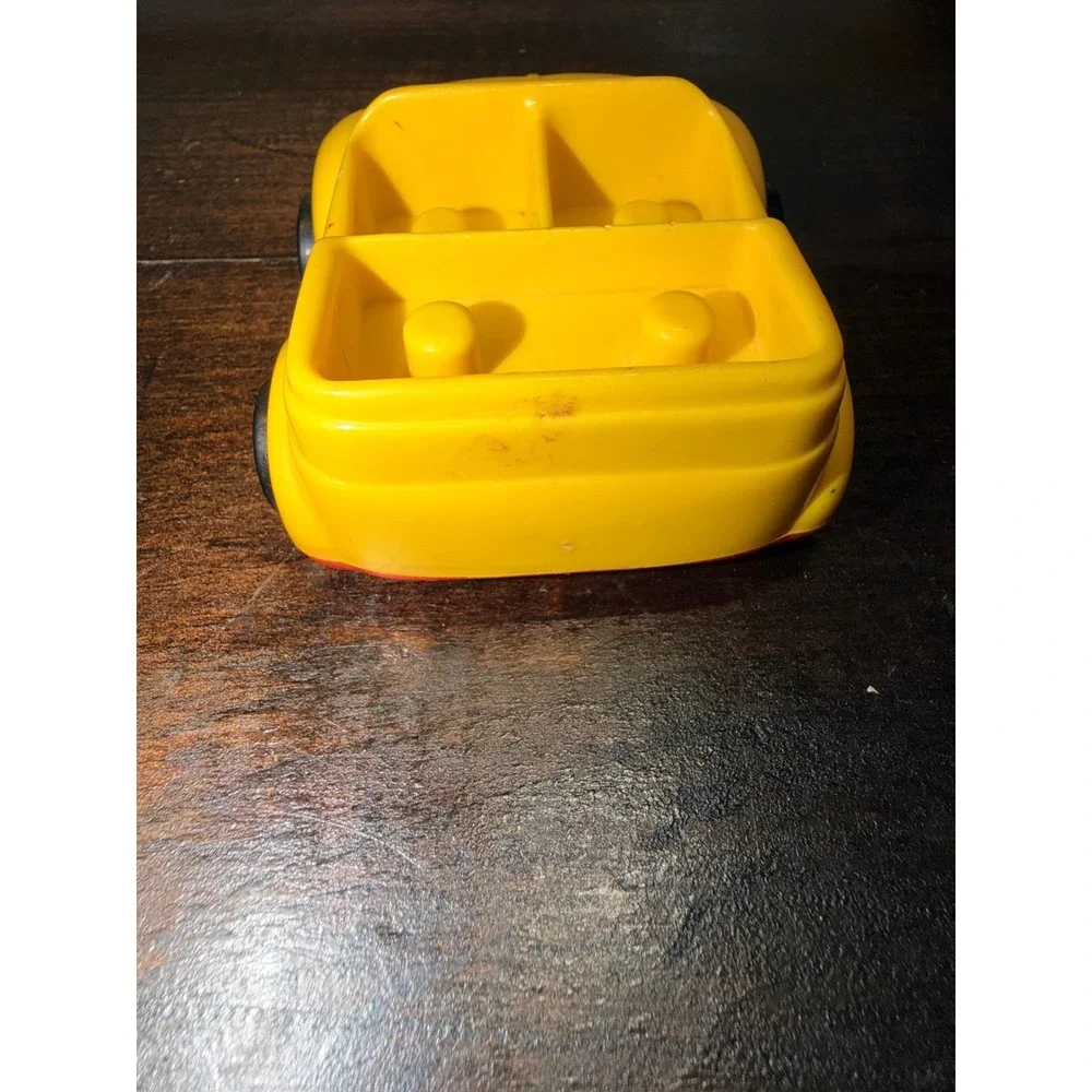 Vintage Kenner Tree Tots Family Car Yellow‎ Plastic Toy Car Red Base Peg Seats